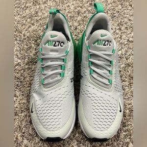 Nike Air 270 Light Gray and Green Size 10